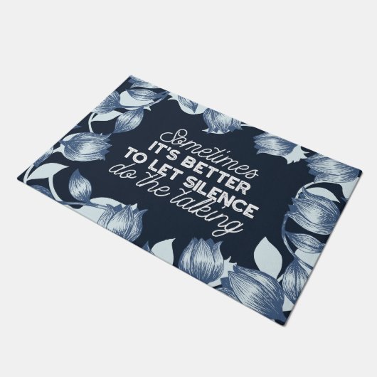 Eloquent Silence Zitat Kunst für Serendekor Fußmatte (Schrägansicht)