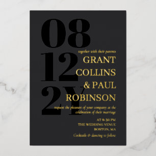 Eltern, die eine Black & Gold Typografy Hochzeit v Folieneinladung