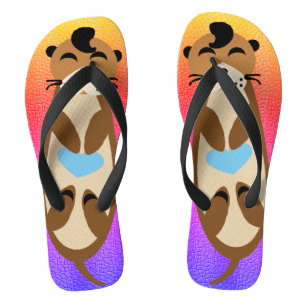 Elvis-Otter mit blauem Herzen auf Regenbogen Badesandalen