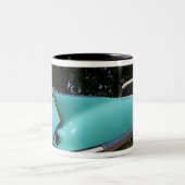 Elvis Presleys grüner Cadillac-Konvertible in Zweifarbige Tasse (Mittel)