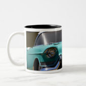 Elvis Presleys grüner Cadillac-Konvertible in Zweifarbige Tasse (Links)