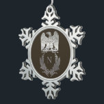 Emblem von Napoleon Bonaparte Schneeflocken Zinn-Ornament<br><div class="desc">Französisches KaiserEagle (Aigle de Drapeau,  Lit. "Flaggenadler") bezieht sich die auf Zahl eines Adlers auf einem Personal,  das in Kampf als Standard durch das große Armée von Napoleon I während der napoleonischen Kriege getragen wird.</div>