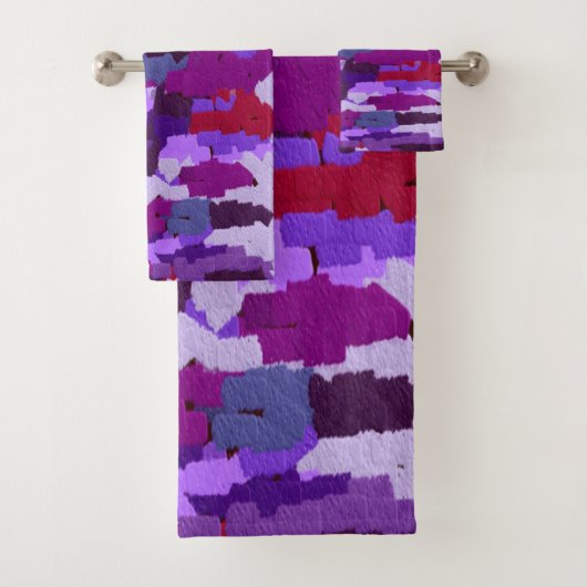 Embossed Chalk Shades Lila und rot Badhandtuch Set (Insitu)