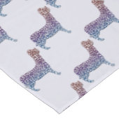 Embossed Indigo Gradient Paw Print Dog Outline Tischdecke (Schrägansicht)