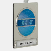 Embossed Monogram Blue Blume Banner-Ornament Silber (Rechts)