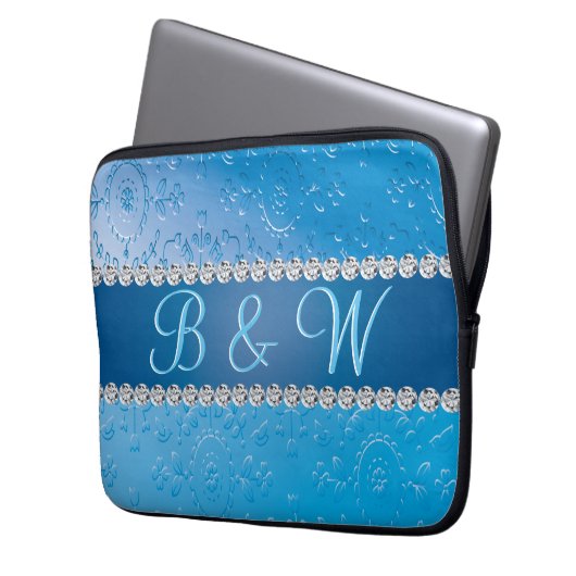 Embossed Monogram Blue Blume Laptopschutzhülle (Vorderseite Links)