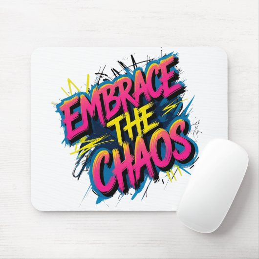 Embrace the Chaos – Grunge Typography Quote Design Mousepad (Mit Mouse)