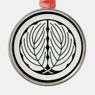 Embracing oak leaves in circle silbernes ornament