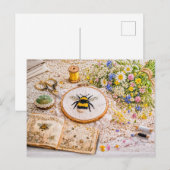 Embroidery Book with Stitched Bumblebee and Vintag Postkarte (Vorne/Hinten)