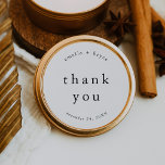 EMELIA Rustic Simple Modern Boho Wedding Vielen Da Runder Aufkleber<br><div class="desc">Diese rustikale,  einfache moderne Hochzeit Dankeschön-Aufkleber aus der Emelia Collection ist perfekt für eine minimalistische Hochzeit. Das Schwarz-Weiß-Design besticht durch eine moderne,  undekorierte Typografie mit einem einzigartigen minimalistischen Stil. Personalisieren Sie Ihre Gunst-Aufkleber mit den Namen des Paares und des Hochzeitstages.</div>