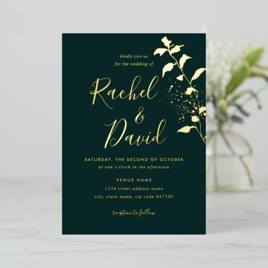 Emeral Green Gold Floral Wedding Folieneinladung (Stehend vorne)