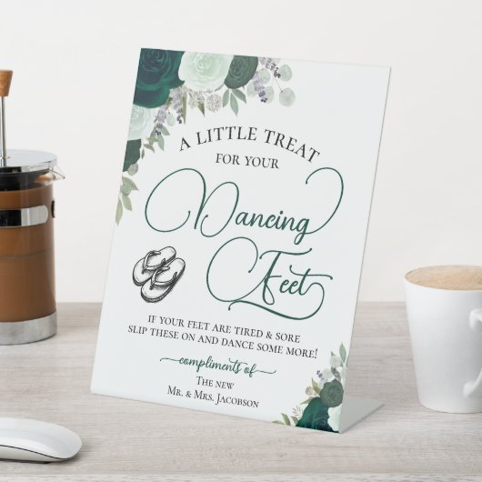 Emerald Boho Rose Tancing Feet Drehen Flop Wedding Sockelschild (In SItu)