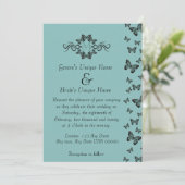 Emerald Butterflies Monogram Wedding Einladung (Stehend Vorderseite)