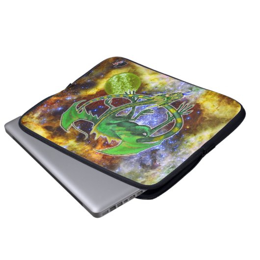 Emerald Cosmic Dragon Laptop Sleeve (Vorne Knopf)