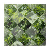 Emerald Elegance: Grüne Blätter in Diamantschnitt, Fliese (Vorderseite)