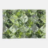 Emerald Elegance: Grüne Blätter in Diamantschnitt, Geschirrtuch (Horizontal)