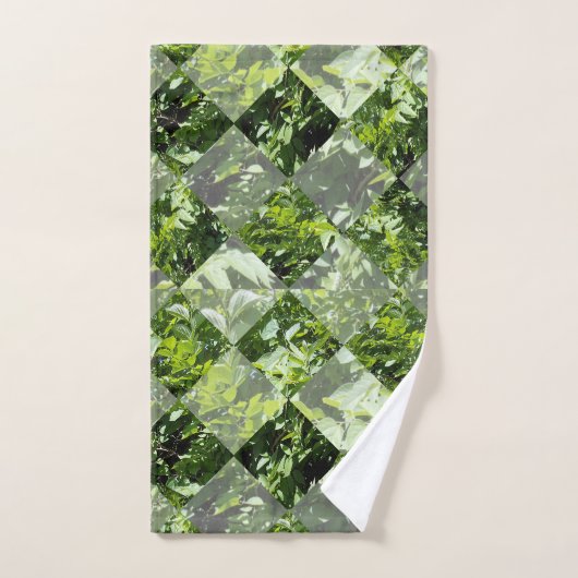 Emerald Elegance: Grüne Blätter in Diamantschnitt, Handtuch (Handtuch)