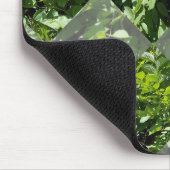 Emerald Elegance: Grüne Blätter in Diamantschnitt, Mousepad (Ecke)