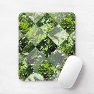 Emerald Elegance: Grüne Blätter in Diamantschnitt, Mousepad