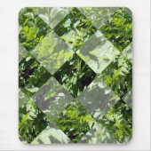 Emerald Elegance: Grüne Blätter in Diamantschnitt, Mousepad (Vorne)