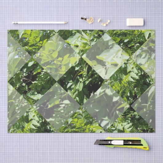 Emerald Elegance: Grüne Blätter in Diamantschnitt, Seidenpapier (Handwerk)