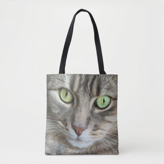 Emerald Eyes – Portrait of a Green-Eyed Cat Tasche (Vorderseite)