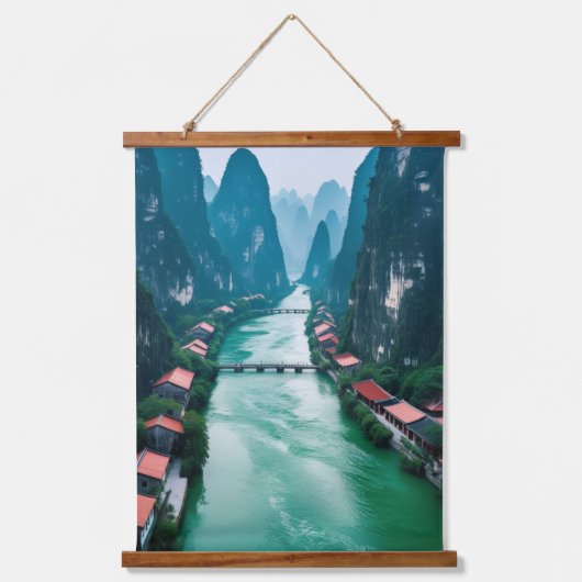 Emerald Flow: Landschaftliches Wall-Tapestry an de Wandteppich Mit Holzrahmen (Vorderseite)