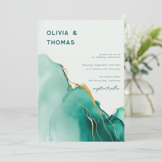 Emerald Gold Modern Romantic Boho Beach Wedding Einladung (Stehend Vorderseite)