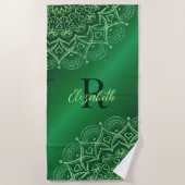 Emerald Green Elegant Mandala Mit Monogramm Strandtuch (Vorderseite)