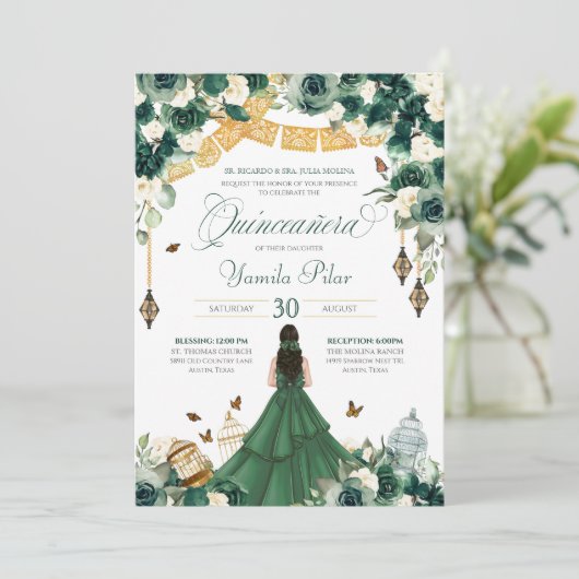 Emerald Green Floral Butterfly Elegantes Quinceane Einladung (Stehend Vorderseite)