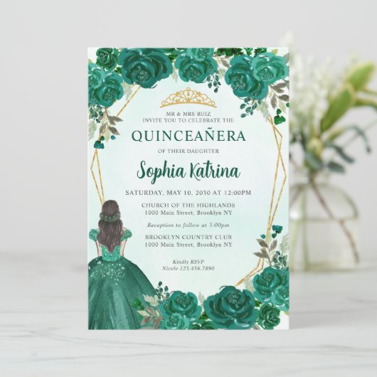Emerald Green Floral Princess Tiara Quinceañera Einladung (Stehend Vorderseite)