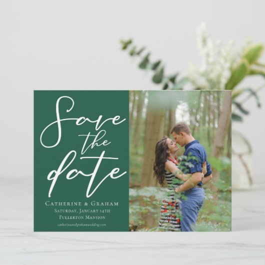 Emerald Green Forest Couple Foto Save The Date (Stehend Vorderseite)