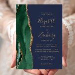 Emerald Green Gold Agate Navy Blue Wedding Einladung<br><div class="desc">Der links Rand dieser eleganten,  modernen Hochzeitseinladung zeichnet sich durch einen smaragdgrünen Aquarellstreifen aus,  der mit vergoldetem Imitat-Glitzer bestickt ist. Der anpassbare Text kombiniert goldfarbene Handschrift,  Copperplate und kursiv Schriftart auf mariniertem Hintergrund. Die Rückseite ist mit einem smaragdgrünen und goldgelben Dekor ausgestattet.</div>