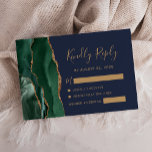 Emerald Green Gold Agate Navy Blue Wedding RSVP Karte<br><div class="desc">Der links Rand dieser eleganten,  modernen Hochzeitskarte RSVP verfügt über eine smaragdgrüne Aquarellgrenze mit vergoldetem Imitat Glitzer. Der Text ist in goldfarbenem Schriftzeichen und Copperplate-Schriftart auf marineblarem Hintergrund. Auf der Rückseite ist ein passendes grün- und goldfarbenes Agatdesign zu sehen.</div>