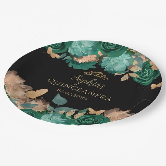 Emerald Green Gold Floral Butterfly Quinceañera Pappteller (Schrägansicht)