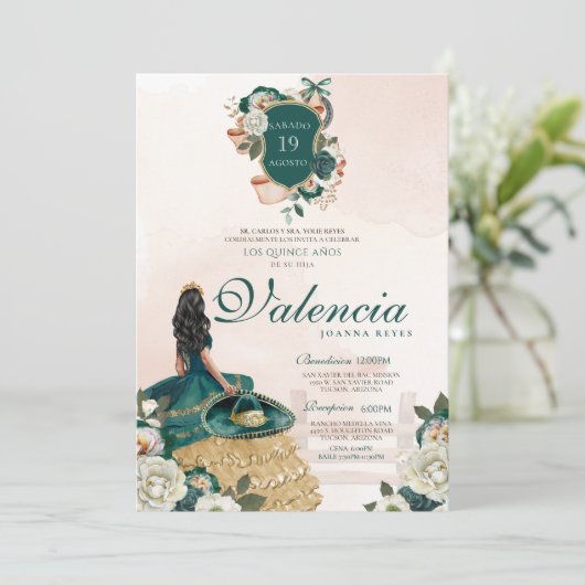 Emerald Green Gold Floral Wappen Charro Quinceaner Einladung (Stehend Vorderseite)