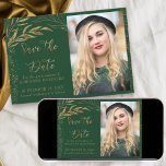 Emerald Green Gold Leaf and Calligraphy Foto Save The Date<br><div class="desc">Elegantes Gold Leaf und Smaragdgrün Save the Date mit Ihrem eigenen Foto und verzierter Kalligraphie. Die Vorlage ist für Sie Set, um ein Foto der Quittung hochzuladen und mit Ihrem Feiertag zu personalisieren. Das Design hat feine Linien gezeichnet Blätter und massives Blattgold mit Konfetti. Bitte stöbern Sie in meinem Geschäft...</div>