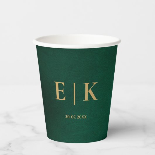 Emerald Green & Gold Monogram Wedding Pappbecher (Vorderseite)