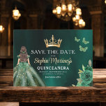Emerald Green Gold Quinceanera Save The Date<br><div class="desc">Erzählen Sie Ihren besonderen Tag mit einer bezaubernden Emerald Green Princess Quinceañera Save the Date Einladung. Mit einer smaragdgrünen Farbpalette und eleganten Details Set diese Einladung den Ton für eine königliche Feier. Mit feinen Akzenten, die für eine Prinzessin passen, vereint es perfekt den Zauber Ihrer kommenden Quinceañera. Dieses zeitlose Design...</div>