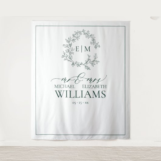 Emerald Green Leafy Wappen Monogram Wedding Wandteppich (Vorderseite)