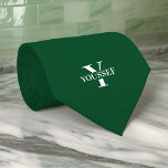 Emerald Green Minimalistisch Mit Monogramm Krawatte<br><div class="desc">Machen Sie eine Aussage mit dieser einzigartigen Emerald Green Minimalistischen Mit Monogramm Halsband! Personalisiert mit Ihrem Monogramm und Namen,  diese Krawatte beherrscht Aufmerksamkeit,  während sie eine Touch von Eleganz in Ihrem Kleiderschrank.</div>