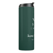 Emerald Green Modern Monogram Golf Wedding Thermosbecher (Nach links gedreht)