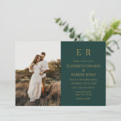 Emerald Green Monogram Couple Foto Wedding Einladung (Stehend Vorderseite)