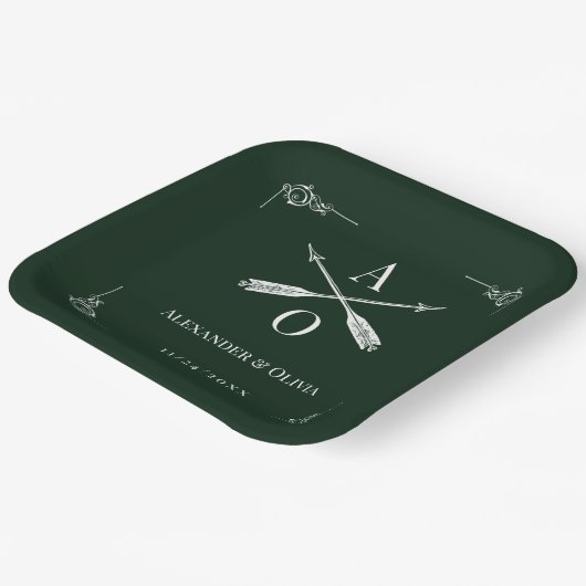 Emerald Green Monogram und Arrows Wedding Pappteller (Gewinkelt)