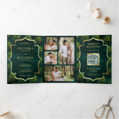 Emerald Green Peacock Feathers QR Code Wedding Dreifach Gefaltete Einladung (Innenseite)