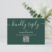 Emerald Green QR Code Elegant Script Kindly Antwor RSVP Karte (Stehend Vorderseite)