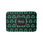 Emerald Green Sparkle Kleeblatt Black Monogram Badematte (Vorderseite)