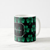 Emerald Green Sparkle Kleeblatt Black Monogram Kaffeetasse (VorderseiteRechts)