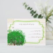 Emerald Heart Leaf Tree Barn Wood Wedding RSVP (Stehend Vorderseite)