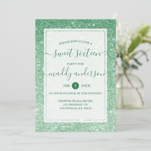 Emerald Imitats Glitzer Elegant Sweet 16 Geburtsta Einladung (Stehend Vorderseite)